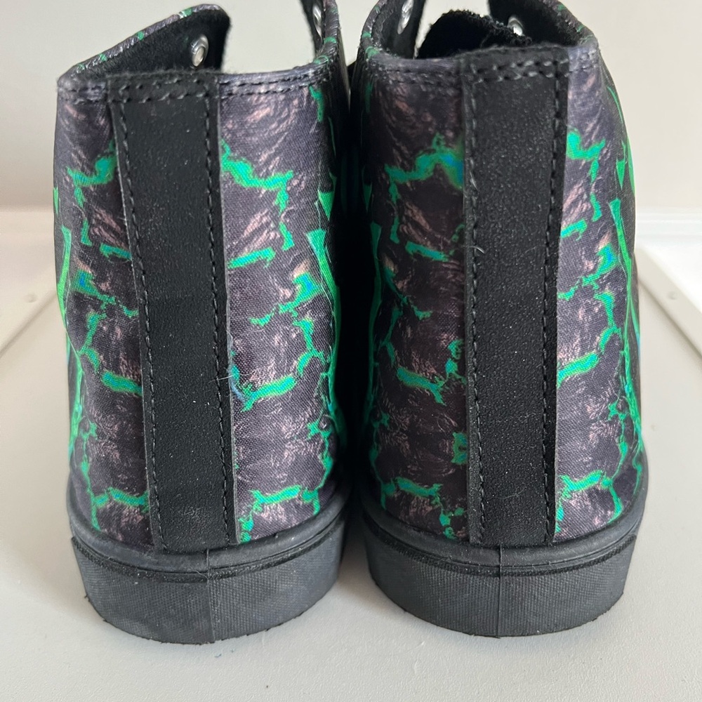 High-Top Sneakers with Skull Design - Black and Green size 10 - Picture 3 of 5